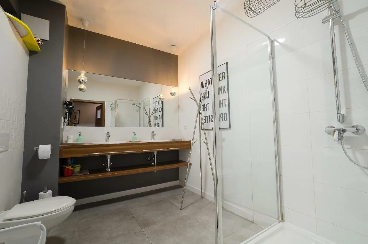 Quattro Loft Hostel 그단스크