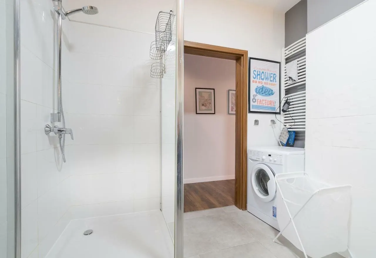 Quattro Loft Hostel 그단스크